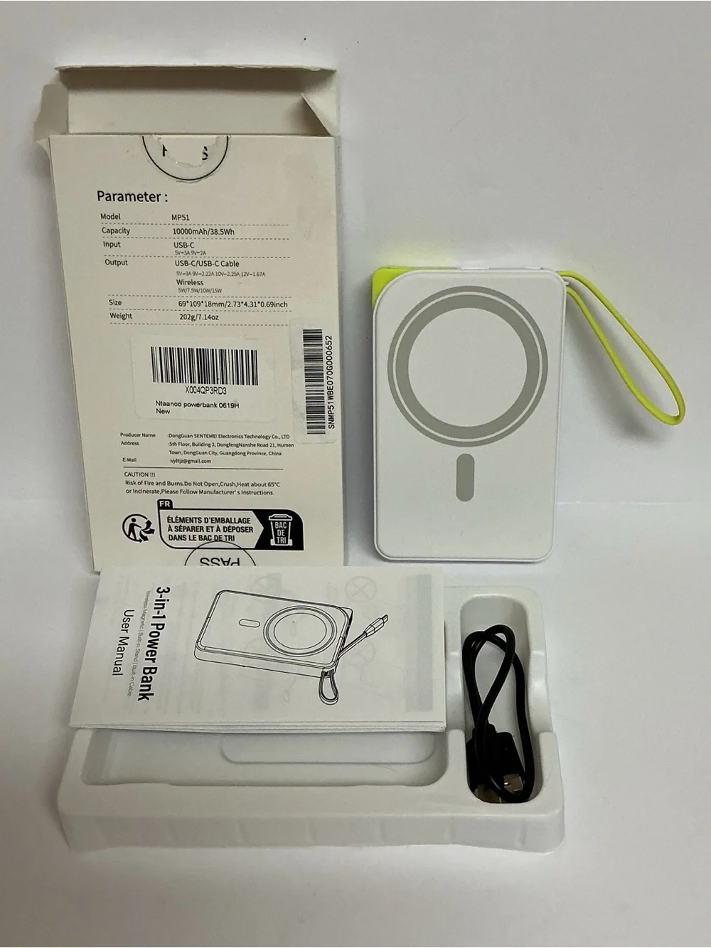 White 3-in-1 Magnetic Wireless Power Bank
